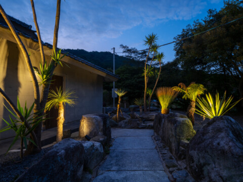 福岡県筑紫野市T様宅の新築外構-自然と静寂、この場所の個性を昇華した、景観共生型オーダーメイド外構。